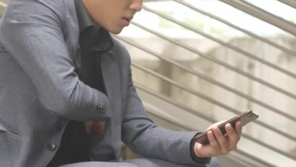 Hombre Negocios Que Usa Teléfono Inteligente Para Comprar Línea Con — Vídeo de stock