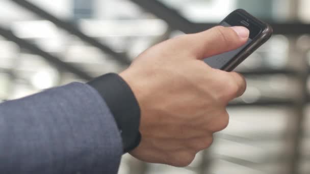 Homem Negócios Usando Telefone Inteligente — Vídeo de Stock