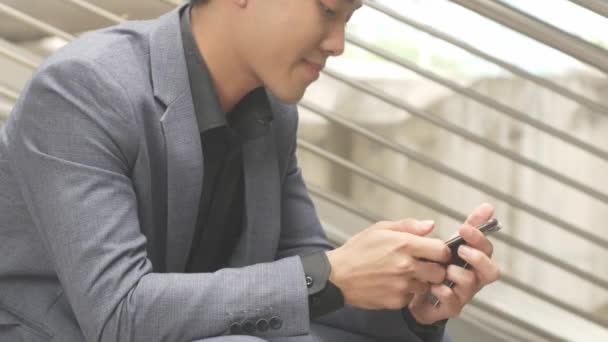 Hombre Negocios Que Usa Teléfono Inteligente Para Comprar Línea Con — Vídeos de Stock