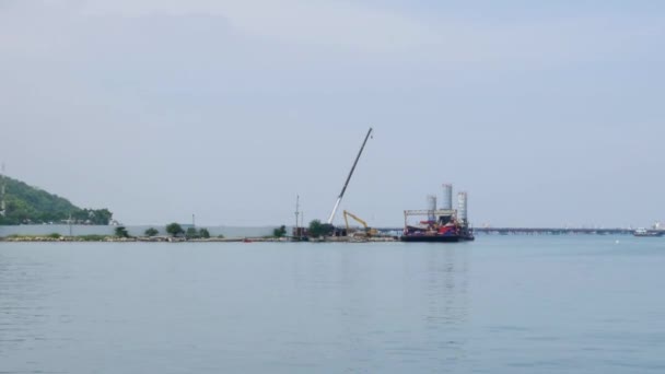 Chonburi Tailandia Oct 2018 Grúas Descargando Carga Buque Puerto Industrial — Vídeo de stock
