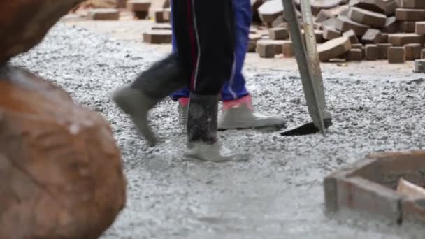 Cement spreading on ground by workman. — Stock Footage Cement Spreading Ground Workman Royalty Free Stock Footage