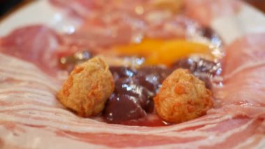 Shabu suki güvecini kapat.