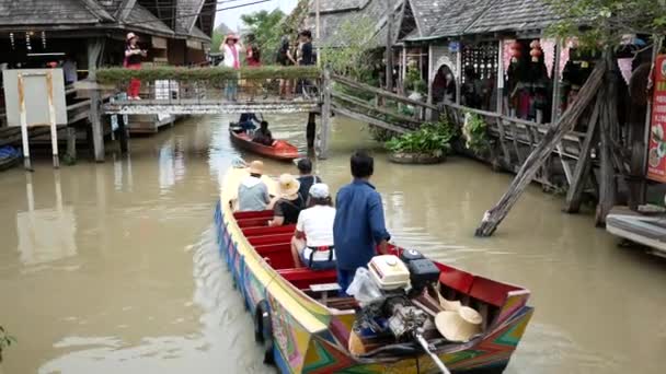 泰国芭堤雅 2018年11月10日 芭堤雅水上市场四个地区 它有传统的商业船购物食品和纪念品在芭堤雅省 — 图库视频影像