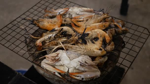 Grilled Shrimp Shellfish Crab Stove Grille Cooking Barbecue Seafood — Stock Video