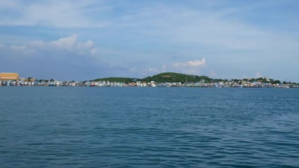 Paesaggio Marino Con Sfondo Villaggio Pescatori Giorno — Video Stock