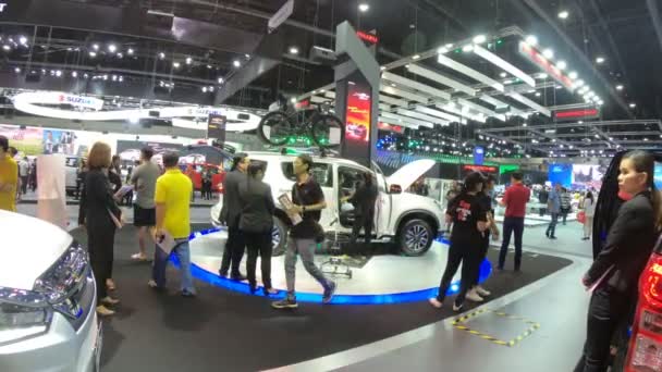 タイ国際自動車エキスポ 2018 でディスプレイ上の新しい車 — ストック動画