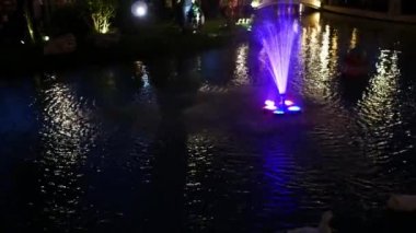 Bangkok, Tayland - 16 Aralık 2018: İnsanlar ziyaret edin ve çikolata ville park ve Bangkok,Thailand.The çikolata ville park ve Restoran dekorasyonu Noel Festivali ile restoranda yemek.