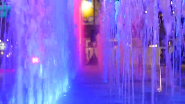 喷泉和圣诞节轻的背景 愉快的新年背景 — 图库视频影像