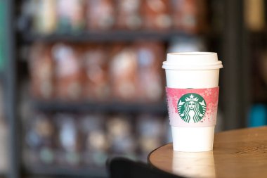 Bangkok, Tayland - 10 Mart 2019: Starbucks sıcak içecek kahve tablo, Bangkok, Tayland.
