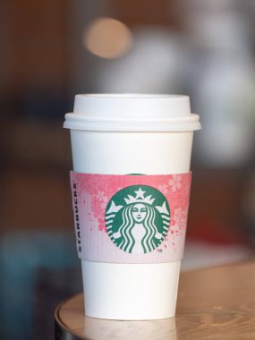 Bangkok, Tayland - 10 Mart 2019: Starbucks sıcak içecek kahve tablo, Bangkok, Tayland.