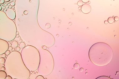 Suda yüzen yağ damlasının renkli bir sanatçısı. Arkaplan için Pastel renk kabarcığı.