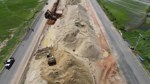 Vista Superior Pontes Estradas Construção Uma Grande Pilha Areia Para — Vídeo de Stock