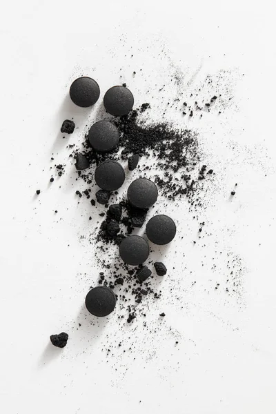 Activated Charcoal Tabletten Witte Achtergrond — Stockfoto