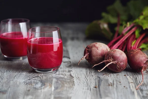 Entgiftungssaft Mit Frisch Gepflücktem Rote Bete Bund Frische Rüben Auf — Stockfoto