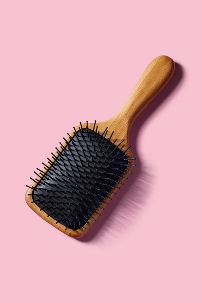 Bambusový Kartáč Vlasy Pádlo Růžovém Pozadí — Stock fotografie