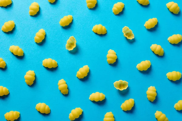 Gnocchi pasta on blue background. — Stock Photo, Image