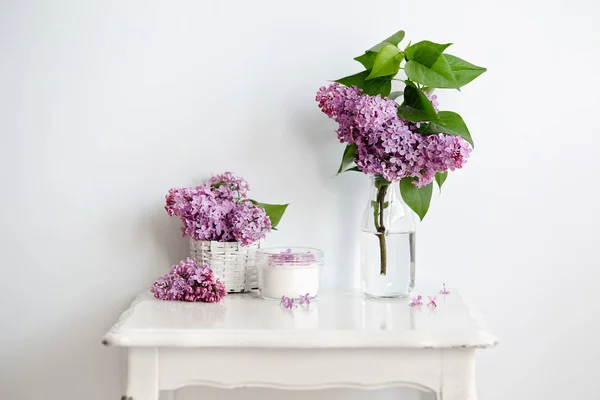 Lilac On The Table — Stock Photo, Image