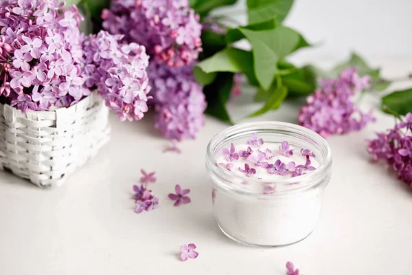 Sucre de lilas en pot — Photo