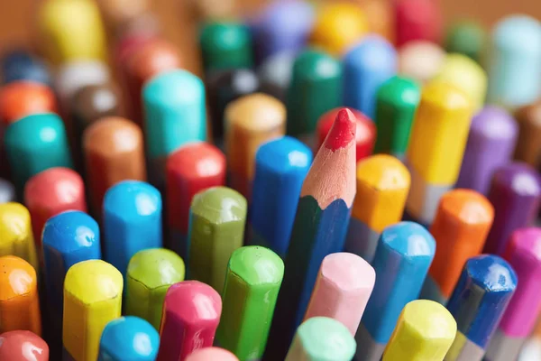 Full Frame Shot av multi färgade pennor — Stockfoto