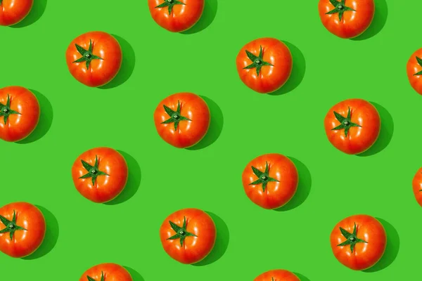 Repeated Red Tomatoes Hard Shadows Green Background Top View — Stock Photo, Image