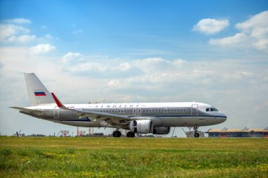 Moskova, Rusya - 29 Haziran 2018: Uçak Airbus A320 Aeroflot Rus hava yolları eski ahır Sheremetyevo Havaalanından kalktıktan içinde