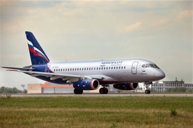 Moskova, Rusya - 29 Haziran 2018: Uçak Ssj 100, Aeroflot Sheremetyevo Havaalanı Pist üzerinde