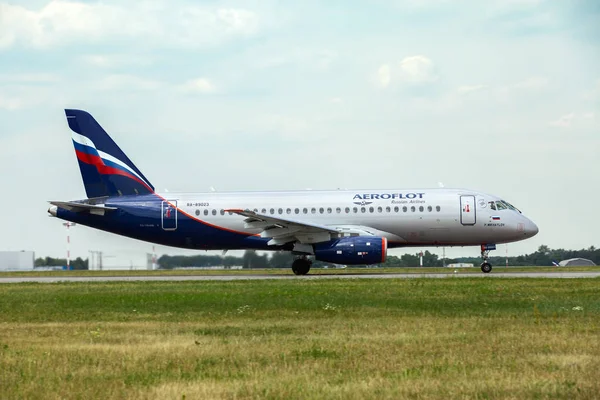 Москва Россия Июня 2018 Года Самолет Ssj 100 Аэрофлота Взлетно — стоковое фото