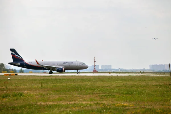 Москва Російська Федерація Червня 2018 Літак Airbus A320 Довлатов Аерофлоту — стокове фото