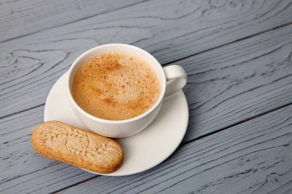 Eine Tasse Kaffee Mit Einem Keks — Stockfoto