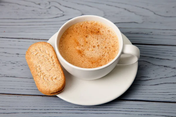 Tasse Kaffee Mit Keksen Auf Einem Holztisch — Stockfoto