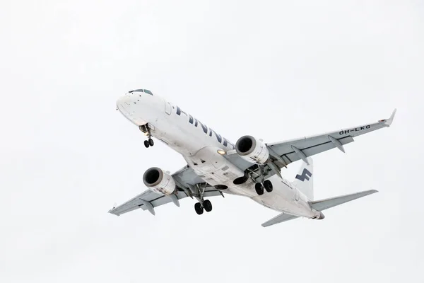 Москва Росія Сiчня 2019 Літак Embraer 190 Посадку Аеропорт Шереметьєво — стокове фото