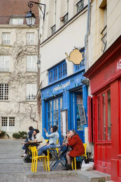 Париж Франція Березня 2019 Люди Відпочивають Французькому Кафе Ebouillante — стокове фото