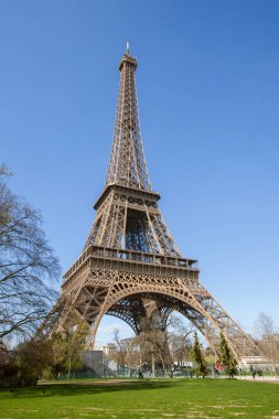 Sonbahar gününde Eyfel Kulesi, Paris, Fransa
