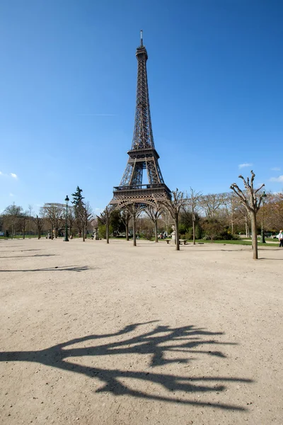 Vista Torre Eiffel Desde Parque Primavera Día Soleado París Francia — Foto de Stock