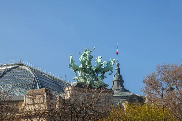 Das Denkmal Antiken Stil Auf Dem Dach Des Grand Palais — Stockfoto
