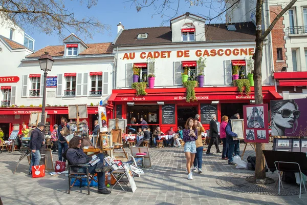 Paris Fransa Mart 2019 Nsanlar Place Tertre Fransız Restoranında Yürüyorlar — Stok fotoğraf