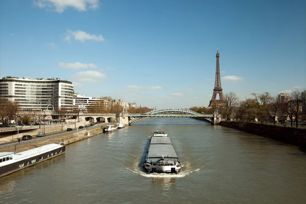 Vista Del Río Sena Con Barco Torre Eiffel París Francia — Foto de Stock