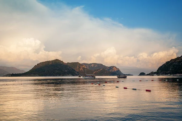 Bateaux Avec Touristes Dans Parc National Marmaris Turquie Images De Stock Libres De Droits