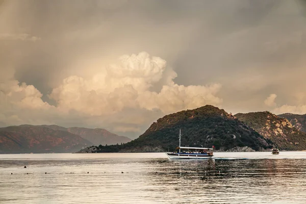 Une Vue Sur Île Keci Adasi Coucher Soleil Turquie Photo De Stock