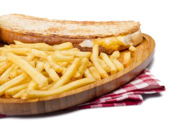 Panini patates kızartması ile servis yumurta ile yakın 