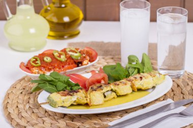 Tablo ayarı ile bush-kabak şaşlık salata ile servis