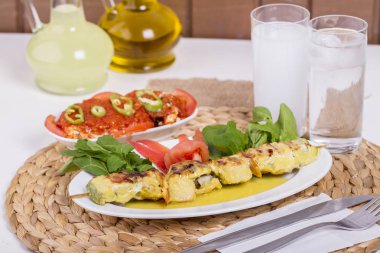 Tablo ayarı ile bush-kabak şaşlık salata ile servis