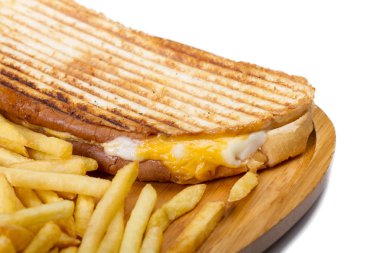 Panini patates kızartması ile servis yumurta ile yakın 