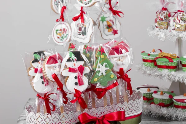 Nahaufnahme Von Weihnachtlichen Lebkuchen Dekorierten Korb — Stockfoto