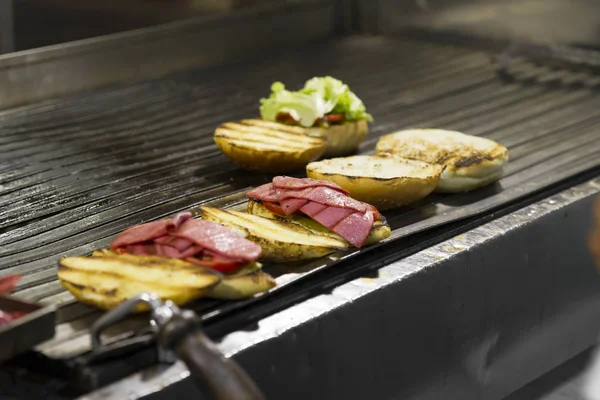 Kumru Sándwich Turco Bollo Típicamente Con Queso Tomate Salchicha Nombre — Foto de Stock