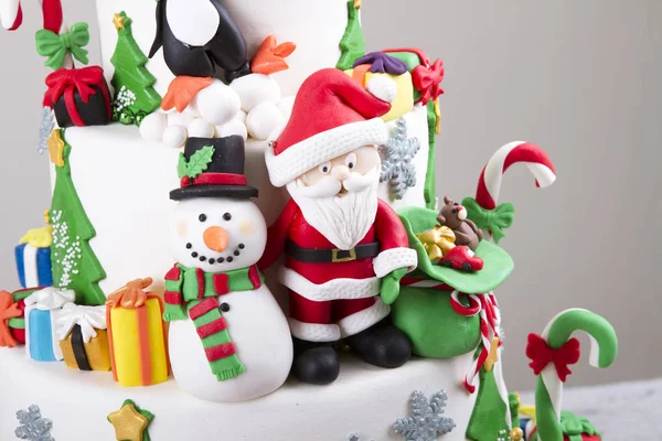 Закрыть Рождественский Торт Фигурки Снеговика Санта Подарочные Коробки Сумки — стоковое фото