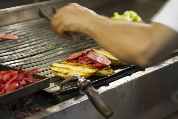 Kumru Sándwich Turco Bollo Típicamente Con Queso Tomate Salchicha Nombre — Foto de Stock