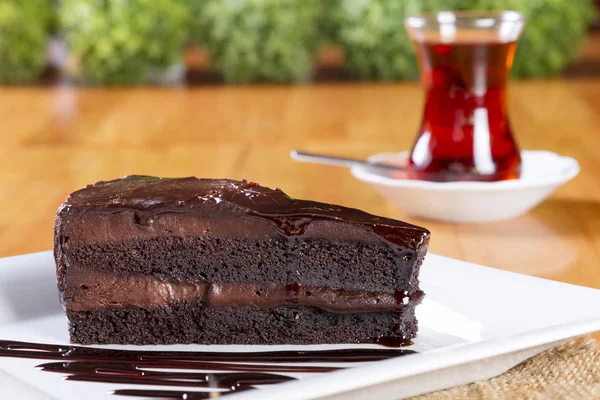 Läckra Bitter Skivad Chokladcheesecake Med Sås Och Arabiska Vit Platta — Stockfoto