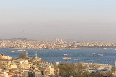 Ariel görünümü Türkiye nin en kalabalık şehri hem de kültürel ve finansal merkezi olan Istanbul 'un. İstanbul her iki tarafında yer. Nüfuslarına göre Avrupa'nın en büyük şehri.