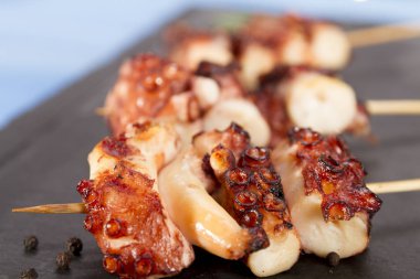 sopa üzerinde Izgara ahtapot adet 